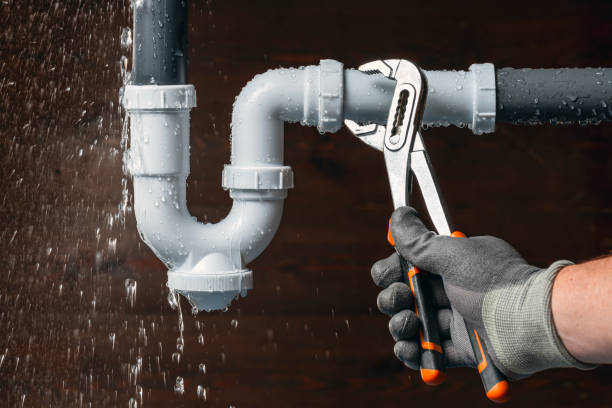 Professional Emergency Plumber technician working in Republic, PA